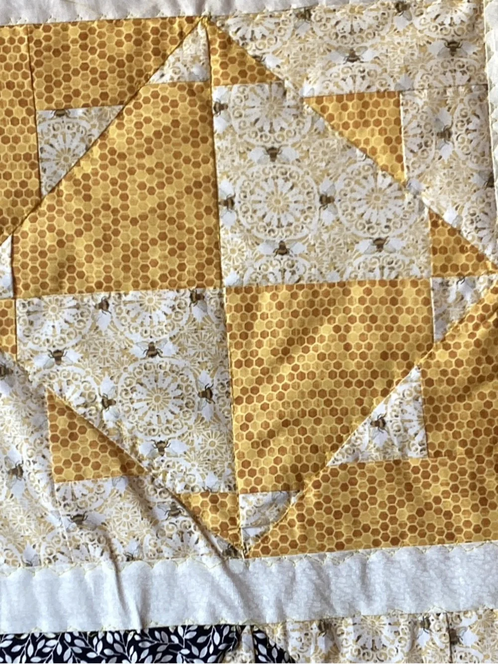 NWT. Hand Crafted Star Bees Quilt